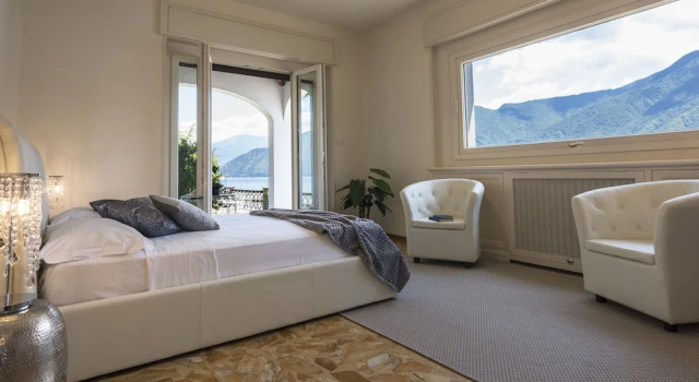 Villa Bianca on the Lake - Parking, Boek Villa Villa's in Piemonte, Villa