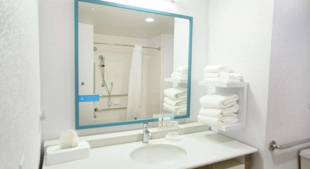 Четырёхместный номер Standard Hampton Inn & Suites Oklahoma City/Quail Springs