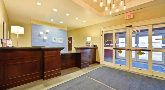 Holiday Inn Express & Suites Utica by IHG, Buchen Sie Hotel Utica New York State