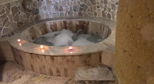 Полулюкс Deluxe Oread Cave Suites