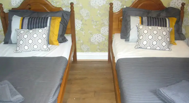 Dragon - Peat Road House 3 Bedroom Home, Забронировать Отель Отели Glasgow & The Clyde Valley с парковкой, Парковка