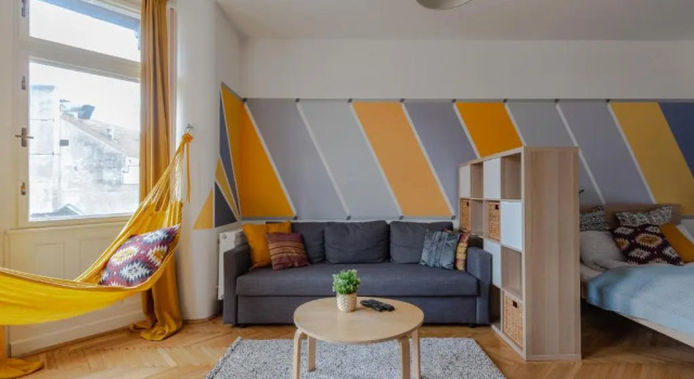 Апартаменты Art Downtown Home styled by a Local Designer