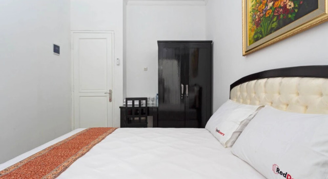 RedDoorz @ Kayu Manis Timur, Prenota Hotel Matraman Giacarta