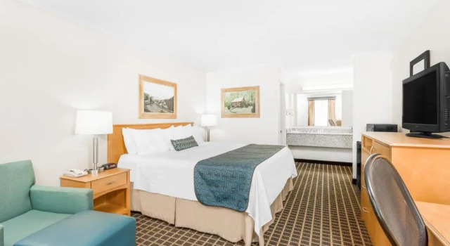 Номер Standard Days Inn by Wyndham Jefferson