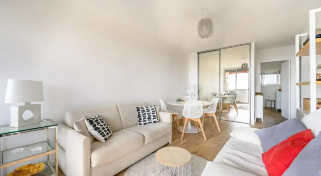 Bright Apt with Balcony And Sea View, Забронировать Апартаменты/квартира Антиб Приморские Альпы