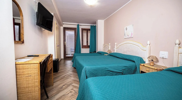 Четырёхместный номер Standard c 1 комнатой La Rosa Hotel - Selinunte