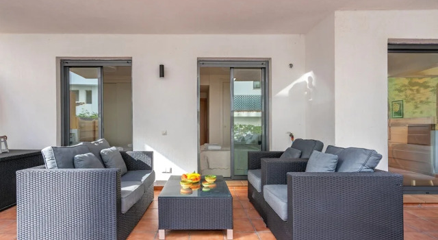 Large Terrace Apartment and near the Pool Ref 38