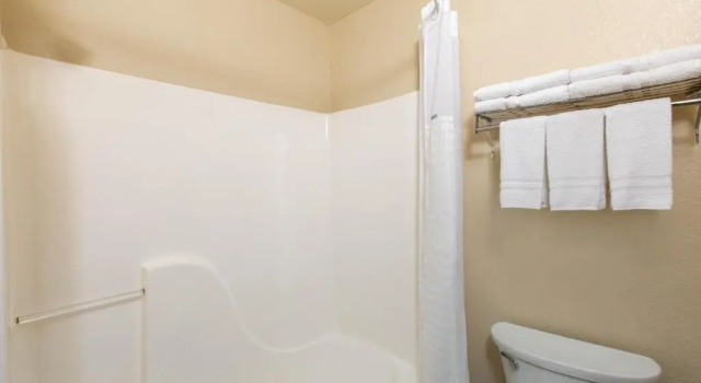 Номер Standard Super 8 by Wyndham Ottawa