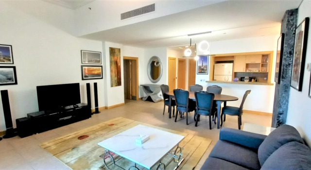 Spacious & Chic 1 bedroom with balcony in Palm