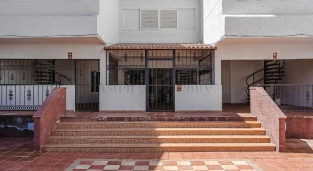 Vivienda Vacacional El Balcón de Villas Canarias, Забронировать Отель Адехе Teide National Park, рядом с Пляж Ла-Пинта