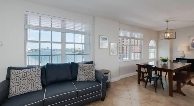 Апартаменты NEW Beach Condo 5 min walk to the Beach Sleeps 9