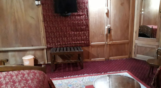Badyari Palace Group of Houseboat