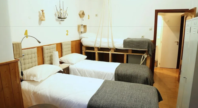 Трёхместный семейный номер Standard с балконом Santos Hostel - Lisbon