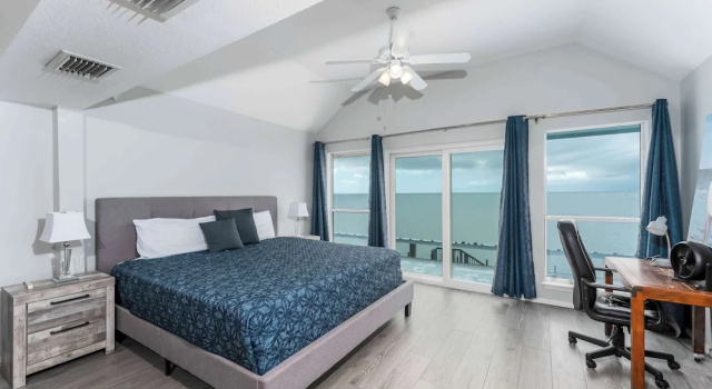 Bayside Waterfront Home With Private Patio, Забронировать Дом для отпуска Виллы Rio Grande Valley, Вилла