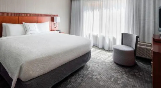 Люкс Courtyard by Marriott San Mateo Foster City