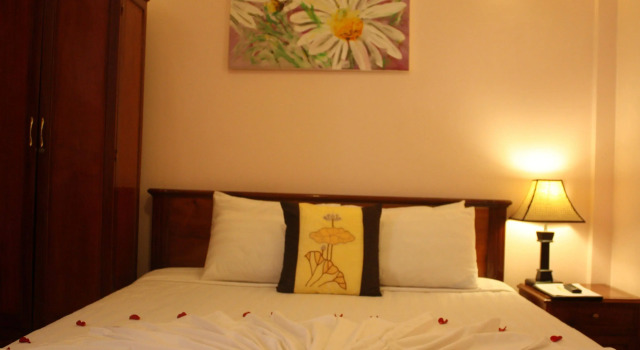 Holiday Diamond Hotel
