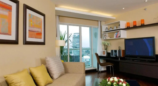 Семейный люкс The Narathiwas Hotel & Residence Sathorn Bangkok