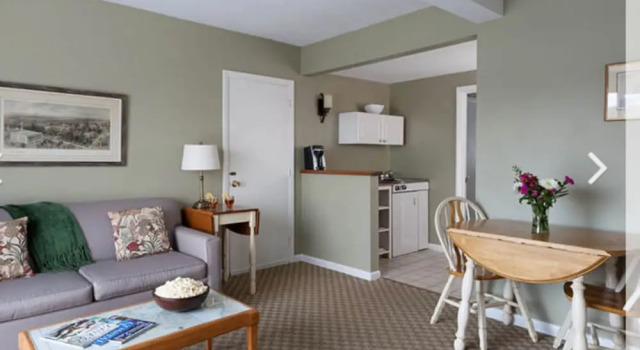 Люкс с балконом Dockside Guest Quarters