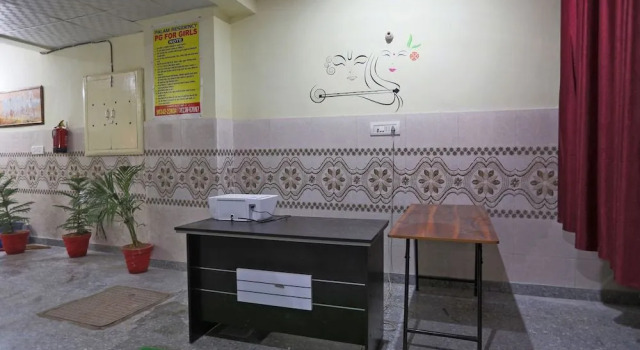 SPOT ON 48911 Sukhrali Residency