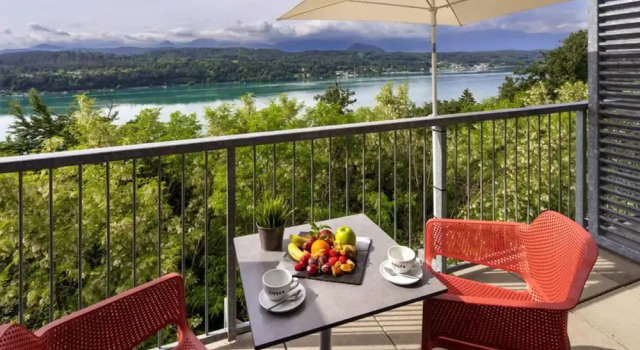 Двухместный номер Superior с балконом и с видом на озеро ibis Wörthersee