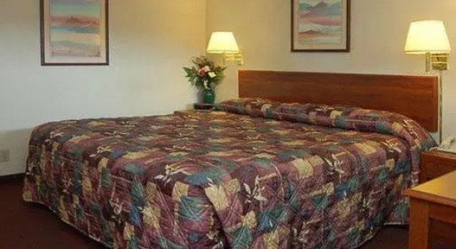 Econo Lodge, Boek Hotel Hotels en accommodaties in Pratt, Hotel