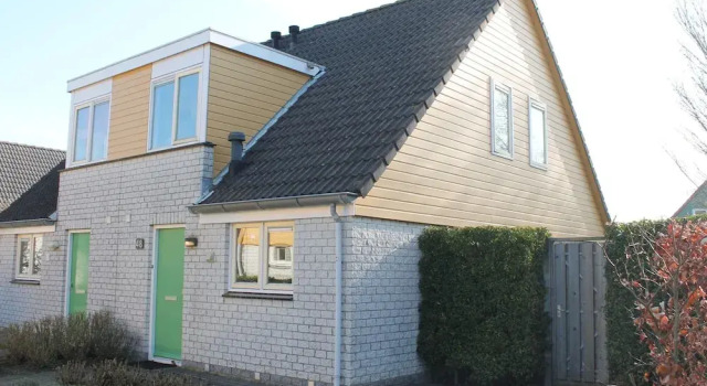 Nice Holiday Home 200m. From the Beach, Book Hotel Goes 