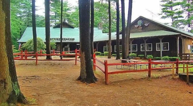 Sturbridge RV Resort - Campground, Buchen Sie Campingplatz Sturbridge Massachusetts