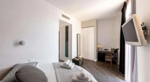 Blue Inn Luxury Suites, Забронировать Отель Отели Рима с парковкой, рядом с Универмаг La Rinascente, Парковка