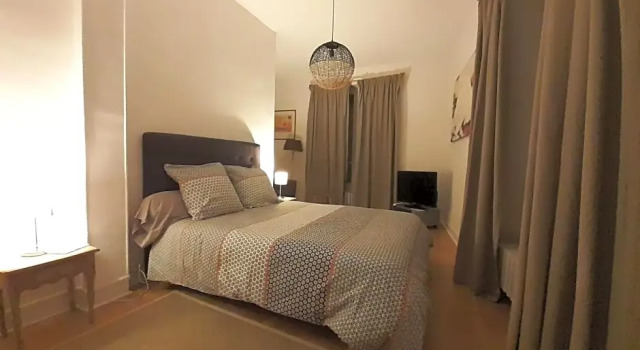 centre ville, chambre indépendante 20m2 et sa salle de bain privée