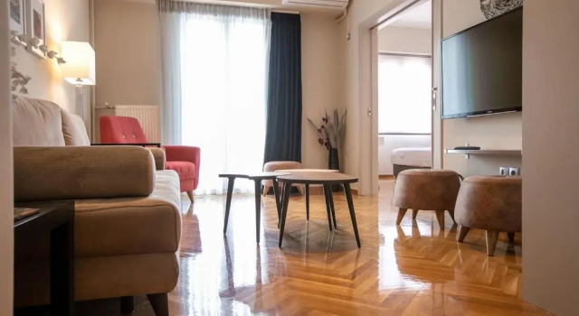 Luxurious 4 bdrm+3 bath Apt in the heart of Athens