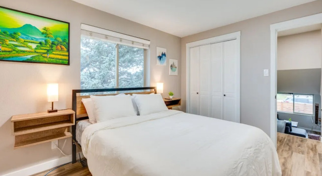 Dog-friendly Arvada Retreat w/ Fenced-in Yard!, Varaa Lomakoti Huvilat kohteessa Arvada, Villa