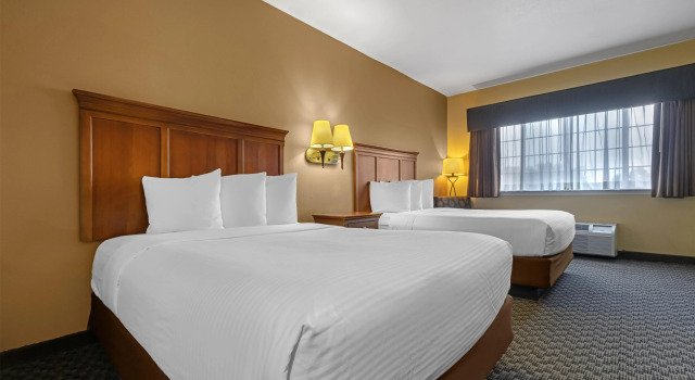 Четырёхместный номер Standard Best Western Plus Shamrock Inn & Suites