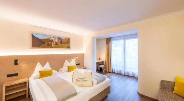 Трёхместный номер Standard с балконом Hotel Gran Fanes