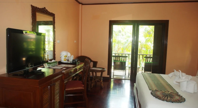 Номер Deluxe с балконом и с видом на горы Khao Lak Palm Beach Resort