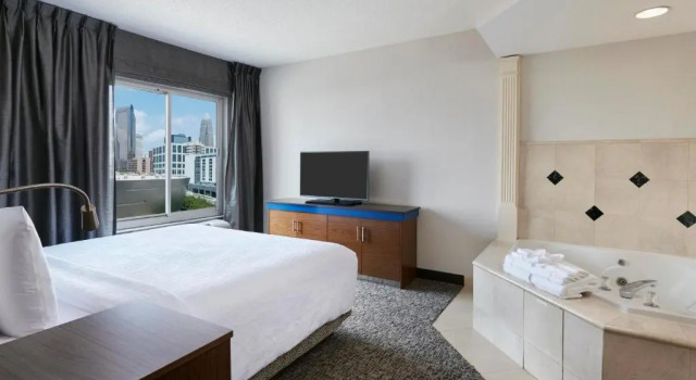 Двухместный люкс Hilton Garden Inn Charlotte Uptown