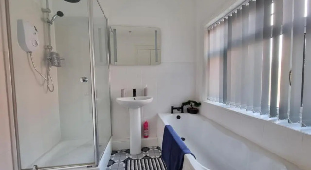 Spacious 5BR Leicester Home Sleeps 10 Parking, Забронировать Отель Отели Лестера с парковкой, Парковка