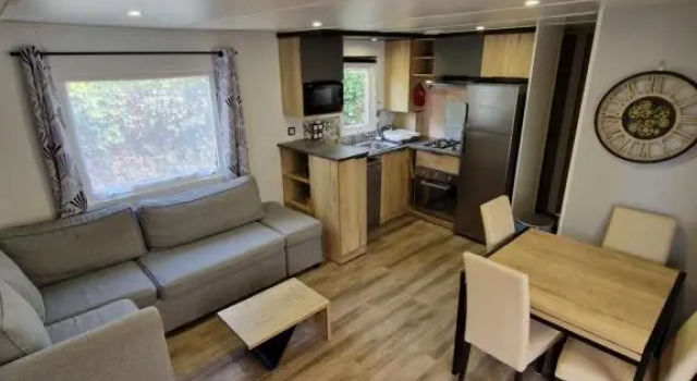 Bungalow neuf 3 chambres avec piscines partagées dans un camping-club vacances haut de gamme