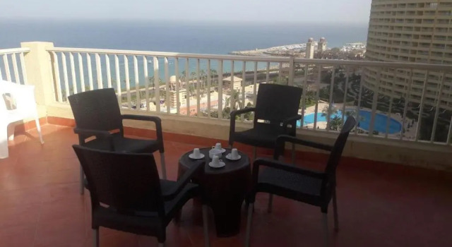 Penthouse Three-Bedroom Villa in Porto Sokhna Family only, Book Villa Sommerhuse i Suez Guvernorat, Hytte