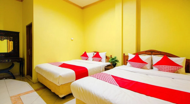 Люкс OYO 1770 Hotel Mawar Saron 2