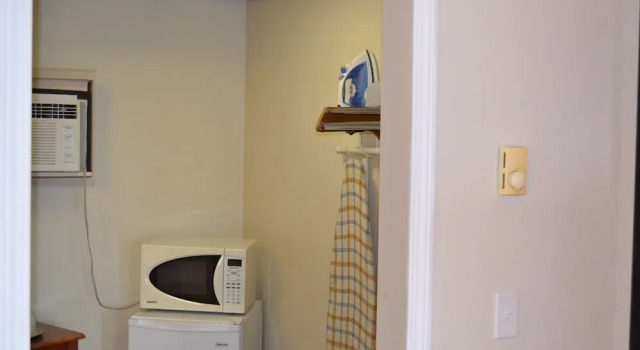 Четырёхместный номер Standard Henniker Motel