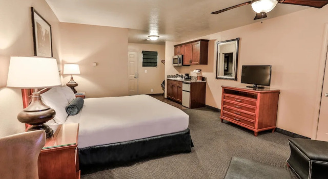 Двухместный люкс Deluxe The Springs Resort & Spa