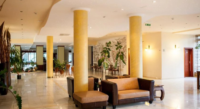 Grand Hotel Pressburg, Забронировать Отель Отели Petrzalka с парковкой, Парковка