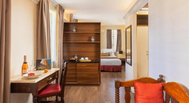 Deluxe suite YMCA Three Arches Hotel