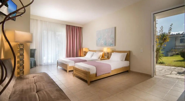 Семейный люкс Alkion Hotel