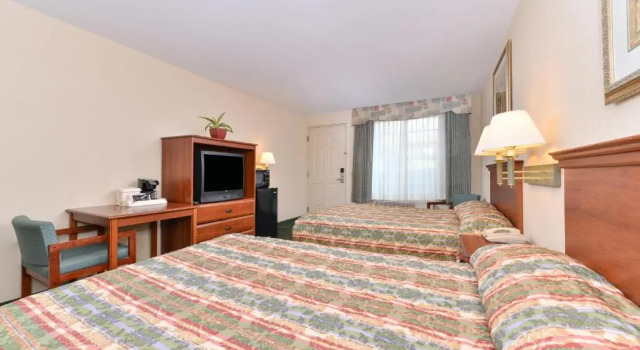 Номер Standard Tower Inn and Suites of Guilford / Madison