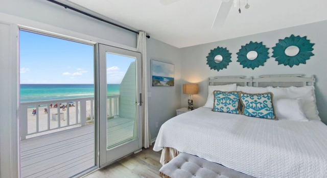 On the Beach - 2 Br townhouse by RedAwning