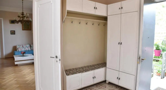 3 BD App with cozy Garden, Забронировать Апартаменты/квартира Вера Тбилиси, рядом с Тбилисский государственный университет