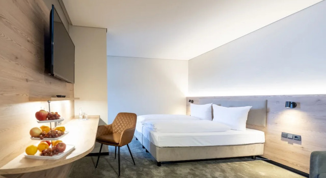 Hotel-Restaurant Berghof, Book Hotel Hoteller i Petersberg med pool, Swimmingpool