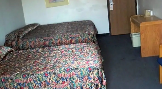Четырёхместный номер Standard Economy Inn Wentzville
