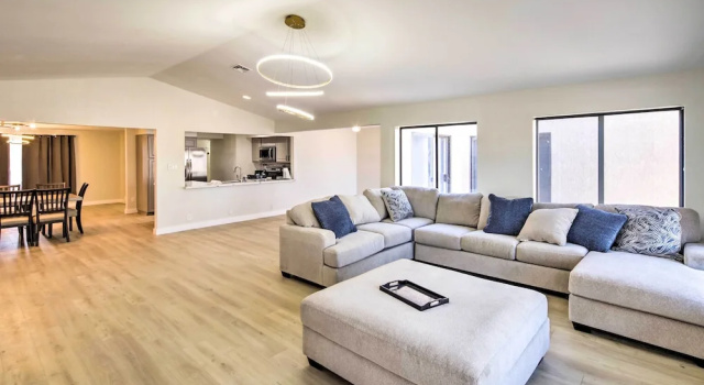 Коттедж с 5 комнатами Modern Lake Havasu Retreat: Lake & Mountain Views!